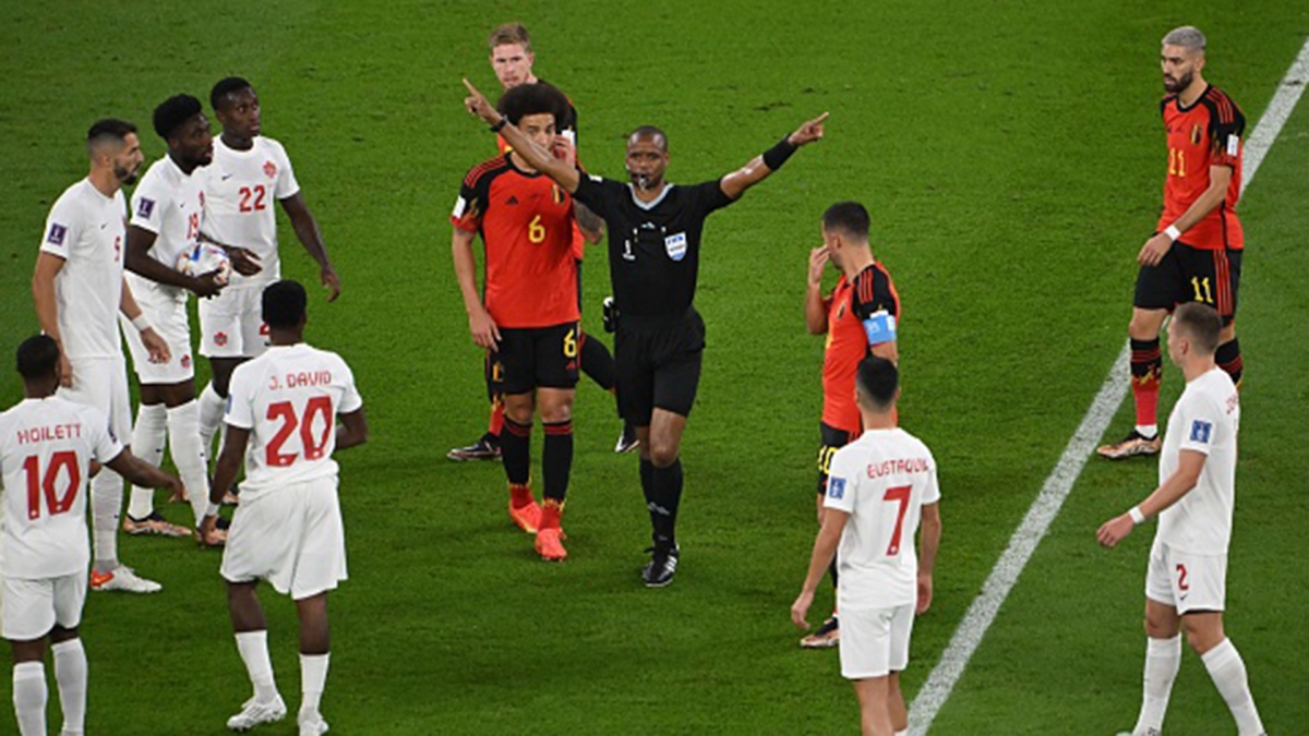 Trọng tài và VAR gây tranh cãi trong trận Bỉ thắng Canada